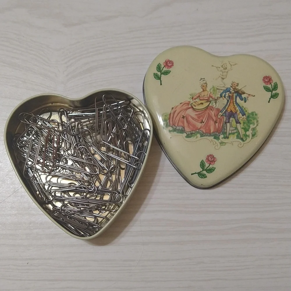 Vintage Designed by Daher Heart Tin & Pair Of 1985 Mrs. Grossman's Paper Co Tins - Picture 6 of 6